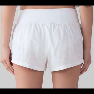 Lululemon Final lap shorts, 2.5”